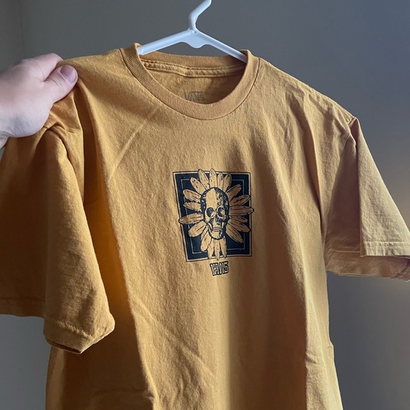 yellow tshirt - Picture 3 of 3